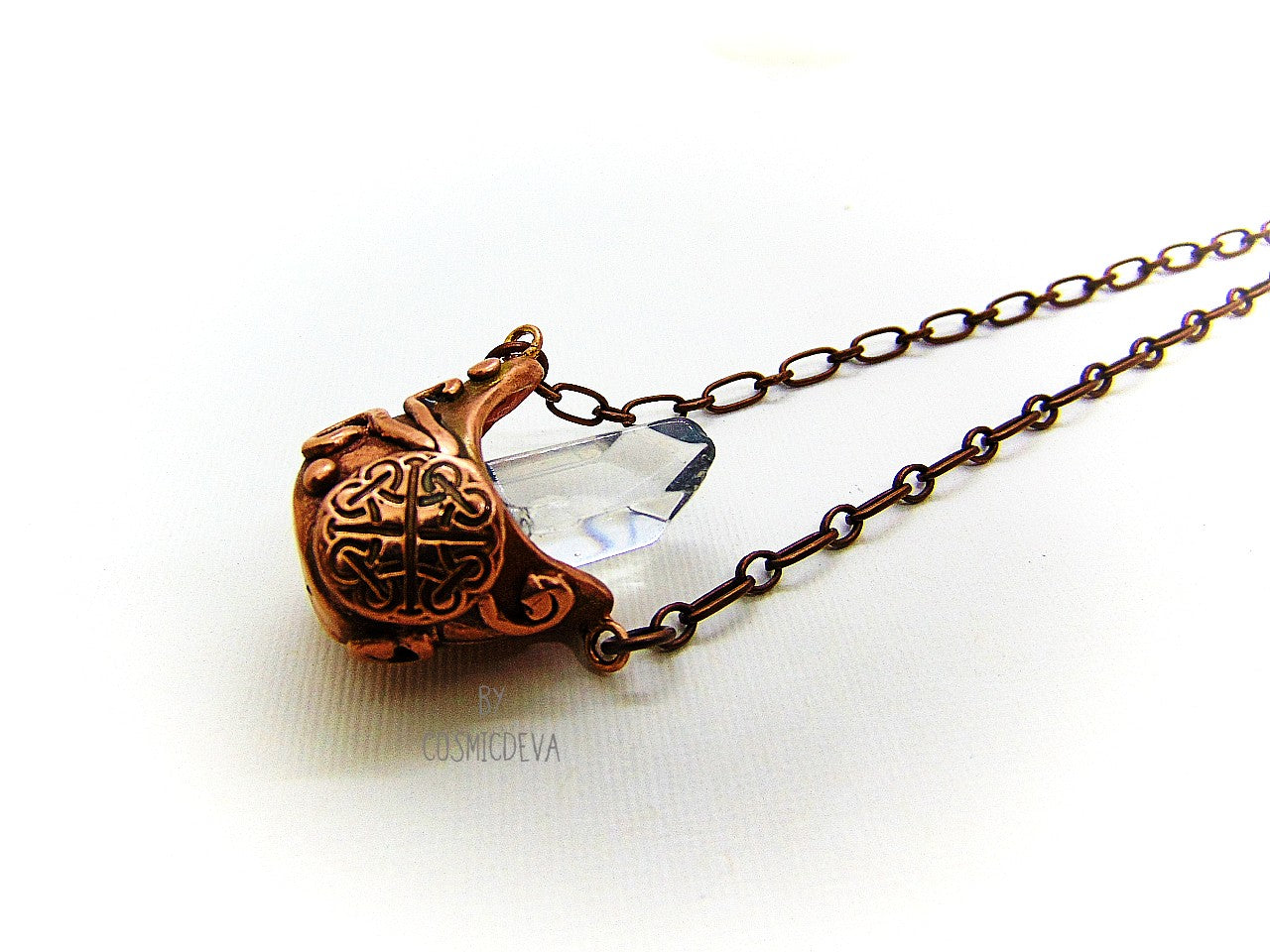 Adorable Wiccan Celtic style solid copper cauldron necklace with a clear Chrystal quartz point in the center. This witchy🧙♀️ cauldron pendant is completely hand formed from solid copper, kiln fired and polished with microcrystalline wax (Renaissance wax)
