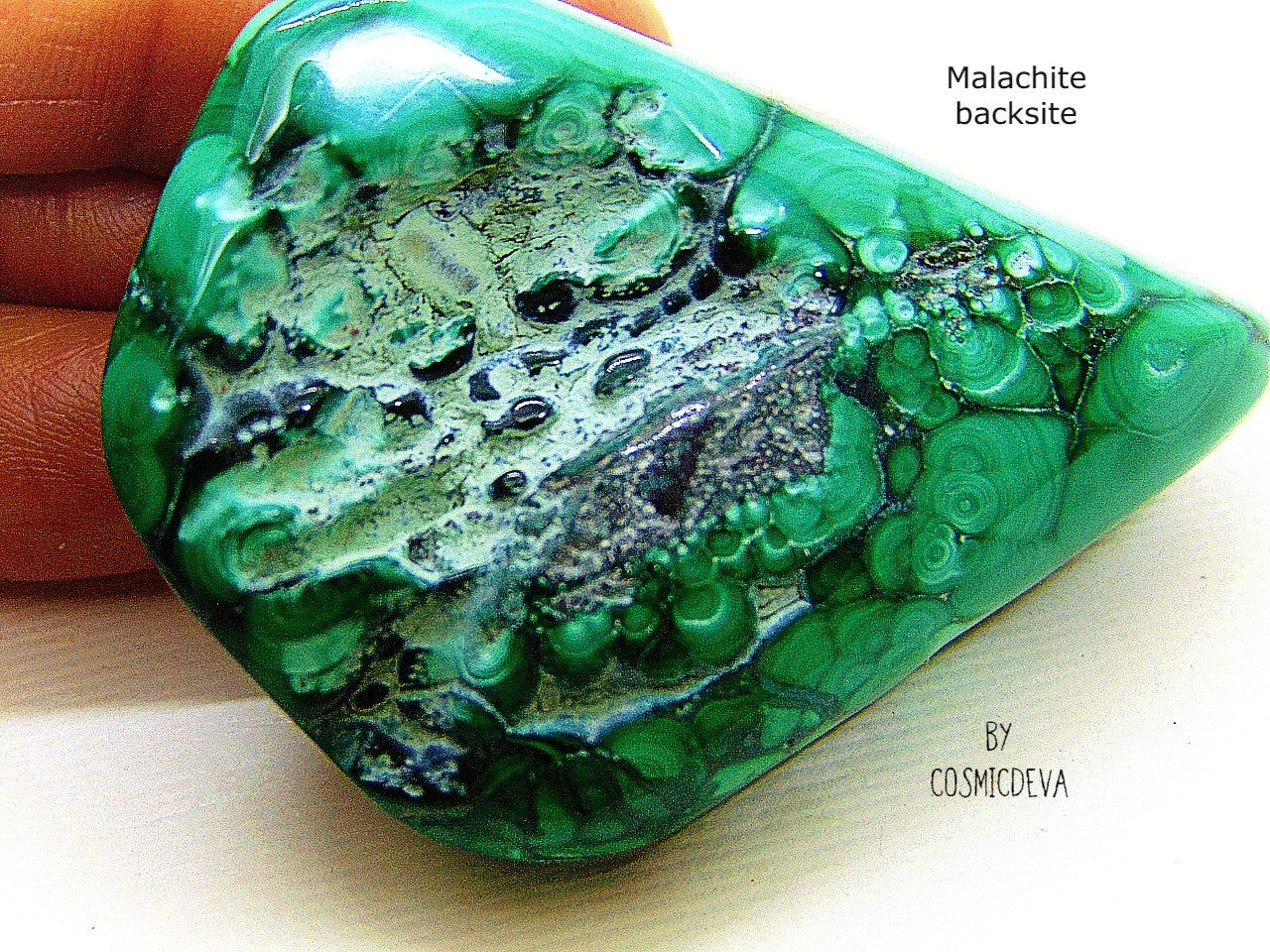 Outstanding and beautiful high quality polished botryoidal green malachite gemstone cabochon. Malachite is a copper ore mineral and has the reputation to protect against the evil eye, witchcraft and evil spirits. This beautiful malachite stone would be a great addition to you Chrystal collection, Chrystal healing or even for jewelry making.