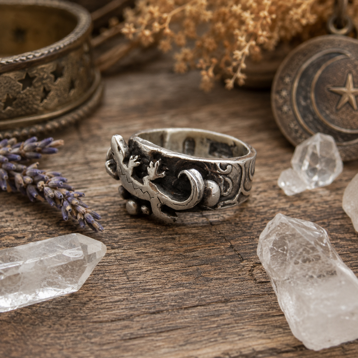 Handmade lizard gecko ring crafted from recycled 950 sterling silver. Unique oxidized boho reptile jewelry for nature and gecko lovers. US size 6.5.by Cosmicdeva 
