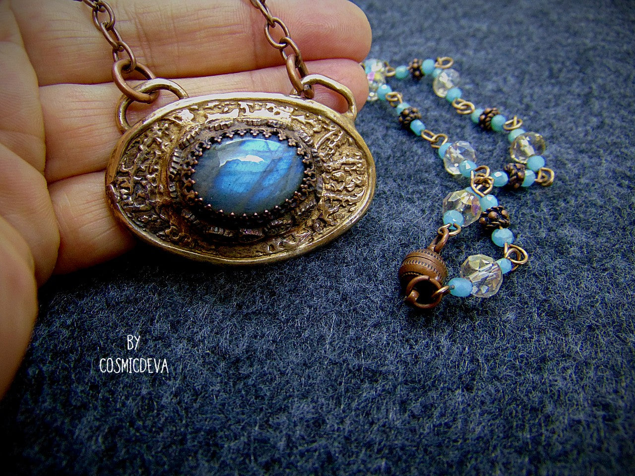 This necklace features a stunning blue labradorite set in a bezel setting, adding a touch of flash to your ensemble