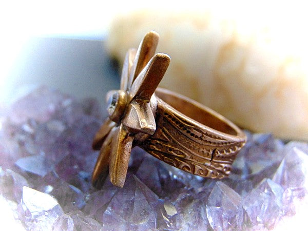 Add some sparkle to your life with this beautiful Flower Cocktail Ring! Handcrafted with a solid gold bronze setting and a dazzling cubic zirconia gemstone, this statement ring will make your look shine! Upgrade your wardrobe - and your confidence - today!  - CosmicDeva